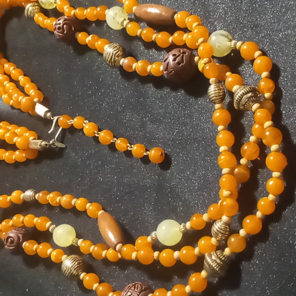 Avon layered vintage style beaded necklace beaded resin, wooden & gold tone.